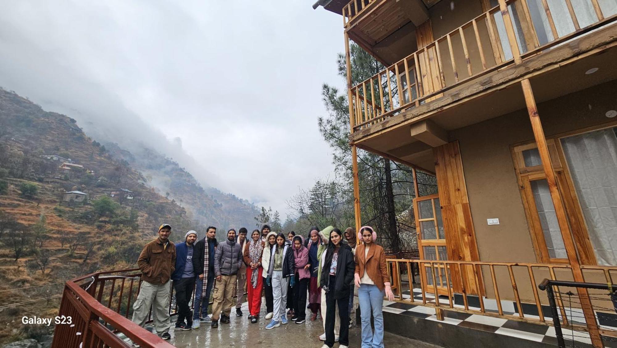 The Fiza Retreat Tirthan Banjār Esterno foto